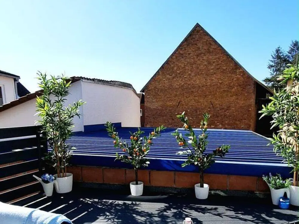 Eigener Wohnbereich und Terrasse in 3er Mädels WG