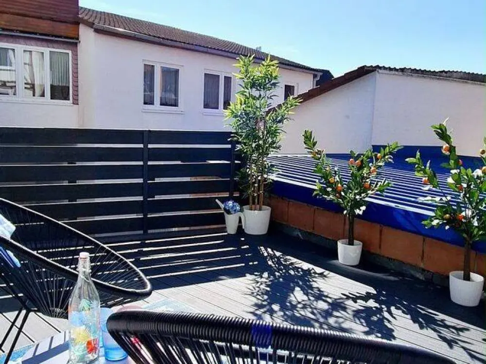 Eigener Wohnbereich und Terrasse in 3er Mädels WG