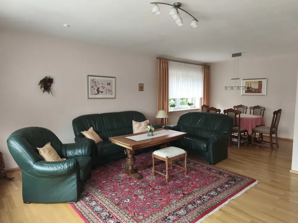 Ruhige 3 Zimmerwohnung in grüner Umgebung