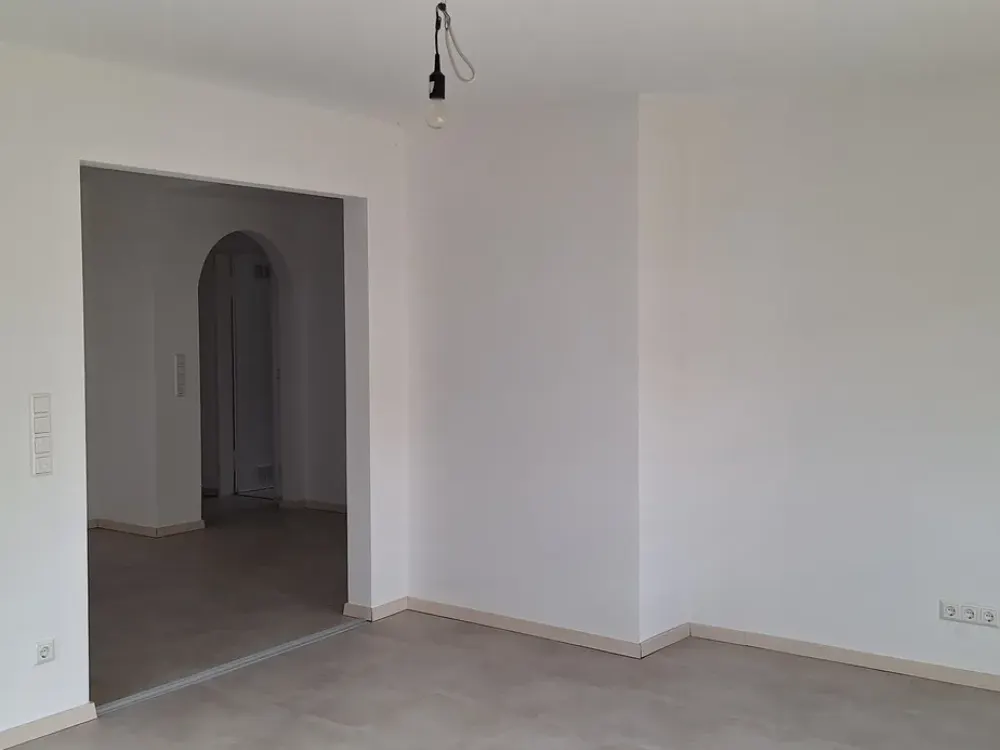 First Rental After Comprehensive Renovation, Modern 3.5-Room Ground Floor Apartment with Balcony in WN
