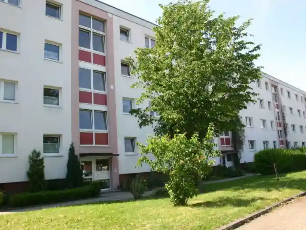 Schöne und gut geschnittene 3-Zimmer-Whg. mit Einbauküche und Loggia / Pinneberg-Nord