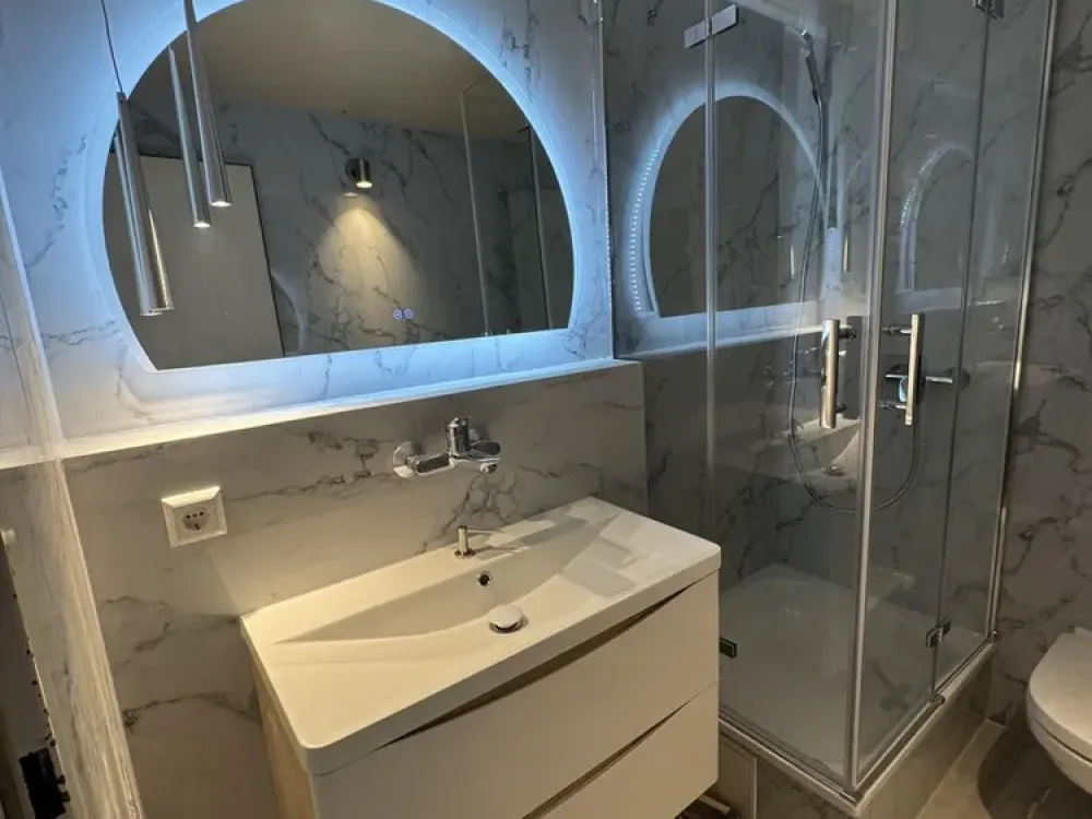 Ideal for Couples & Home Office: Apartment in a Villa in a Prime Location with 2 Separate Work Areas