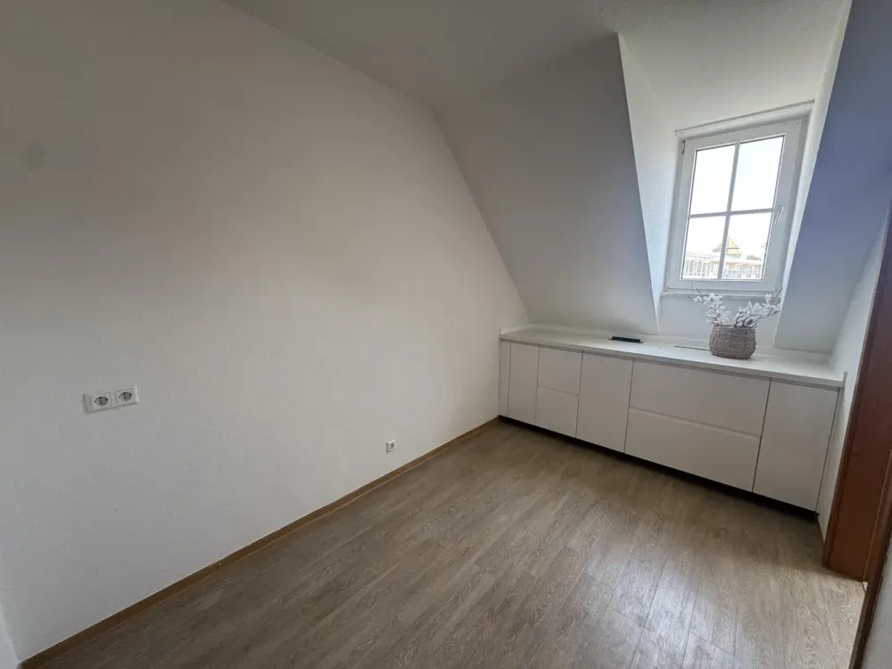 Ideal for Couples & Home Office: Apartment in a Villa in a Prime Location with 2 Separate Work Areas