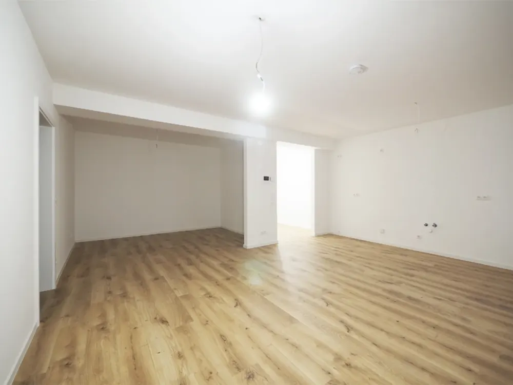 Completely Renovated Basement Apartment in the Nauwieser Viertel!