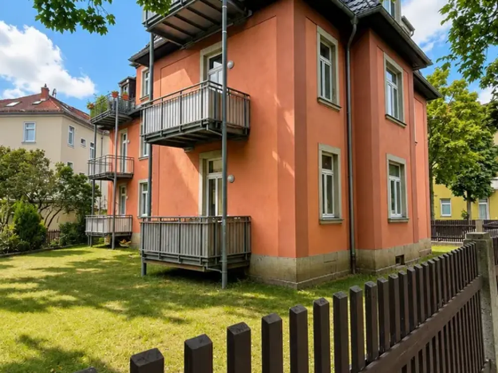 First occupancy after renovation: Bright 3-room apartment with large balcony