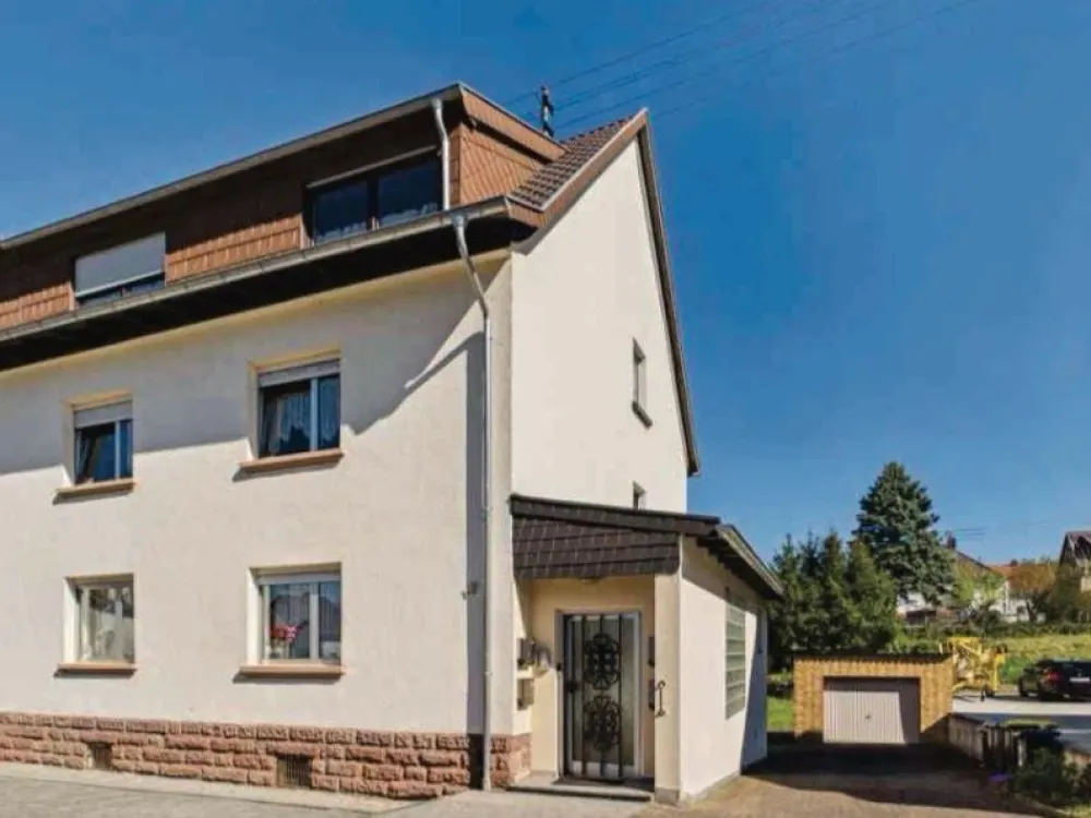 Large Apartment on the 2nd Floor / Friedrichsthal-Bildstock
