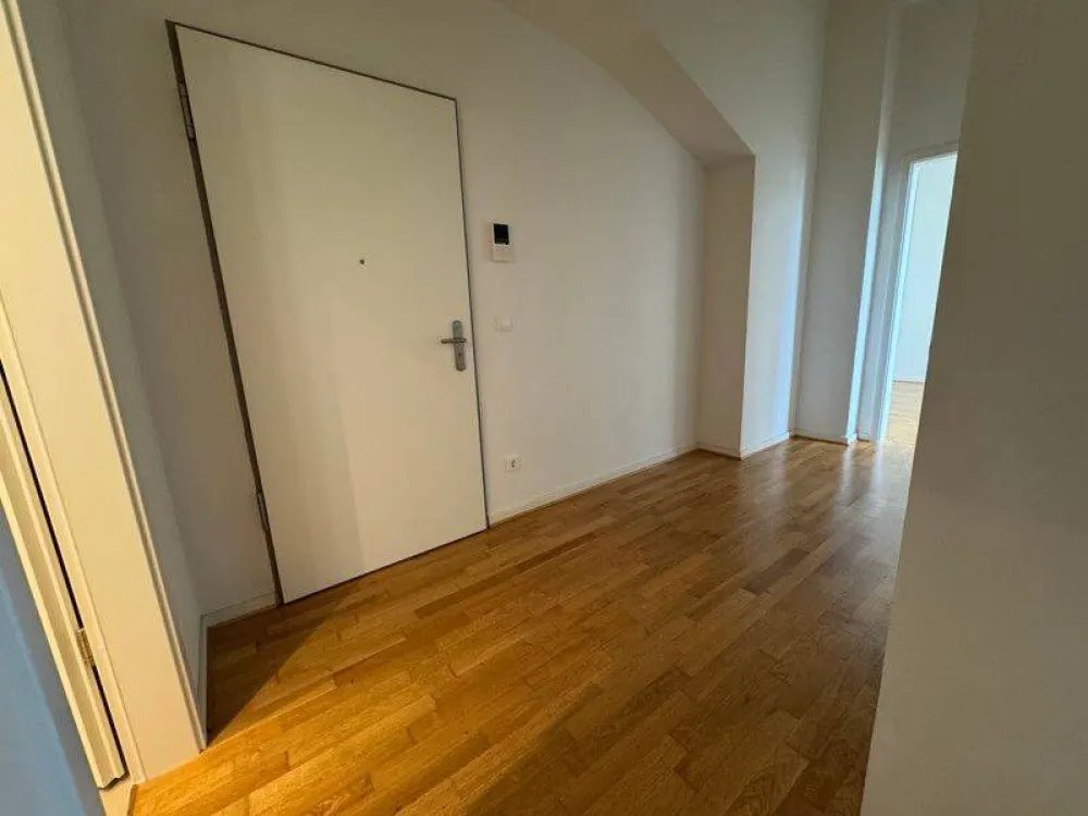 Finally Home: Attractive 2-Room Apartment with Fitted Kitchen and Loggia