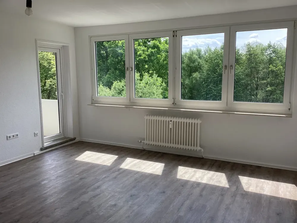 A great living experience: interesting 2-room apartment with balcony