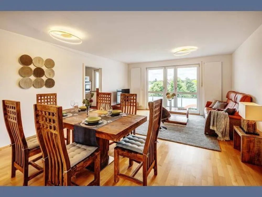 Furnished: Bright 3-Room Apartment, Balcony and Home Office Option