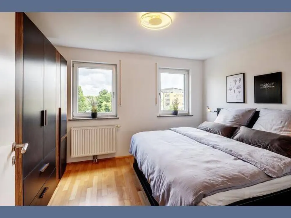 Furnished: Bright 3-Room Apartment, Balcony and Home Office Option