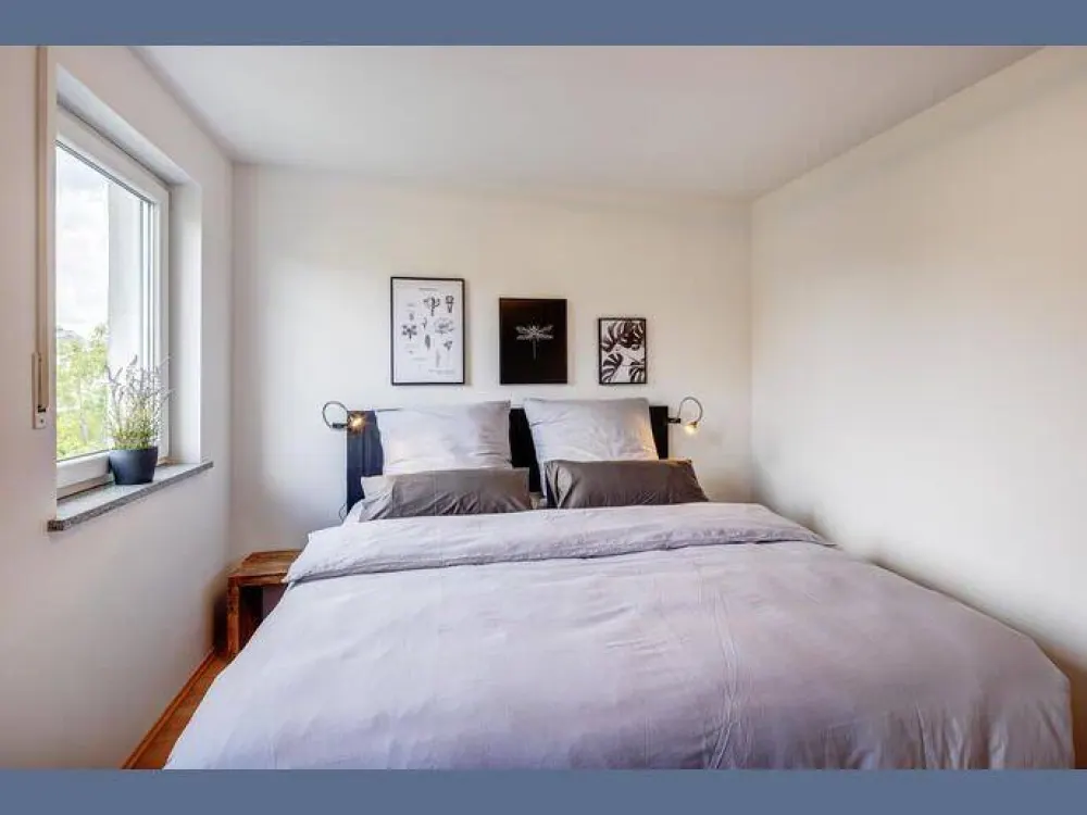 Furnished: Bright 3-Room Apartment, Balcony and Home Office Option