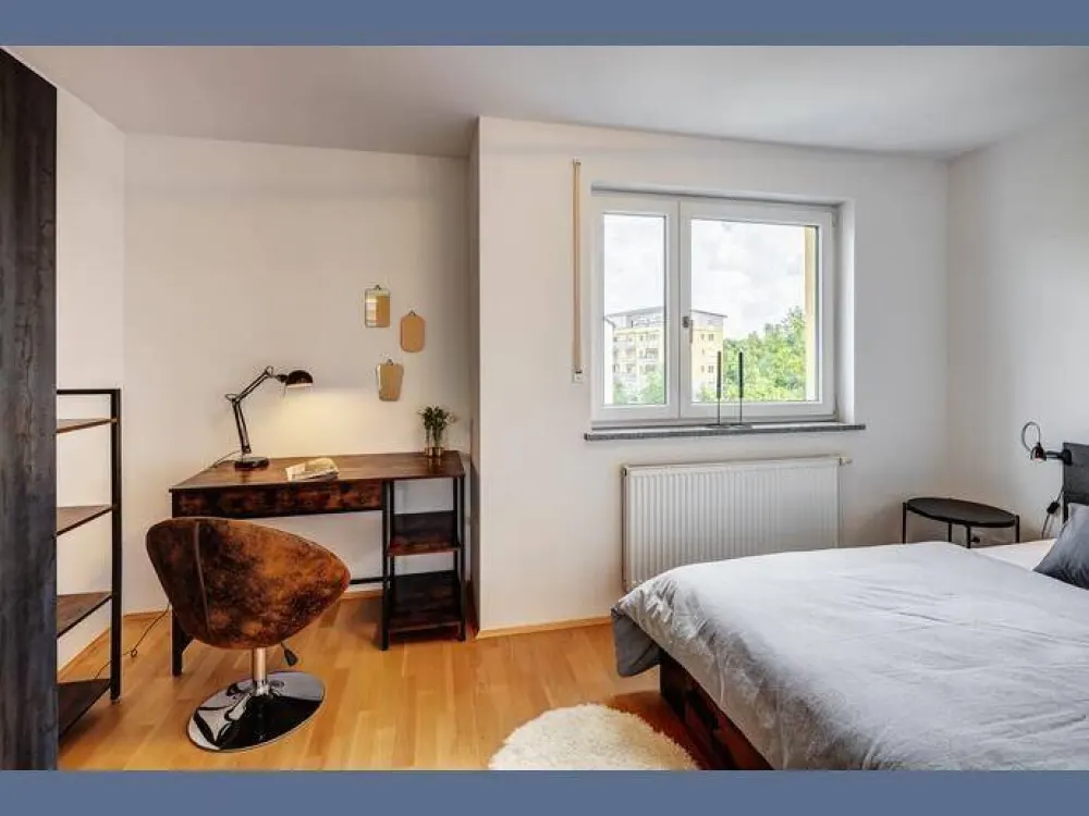 Furnished: Bright 3-Room Apartment, Balcony and Home Office Option