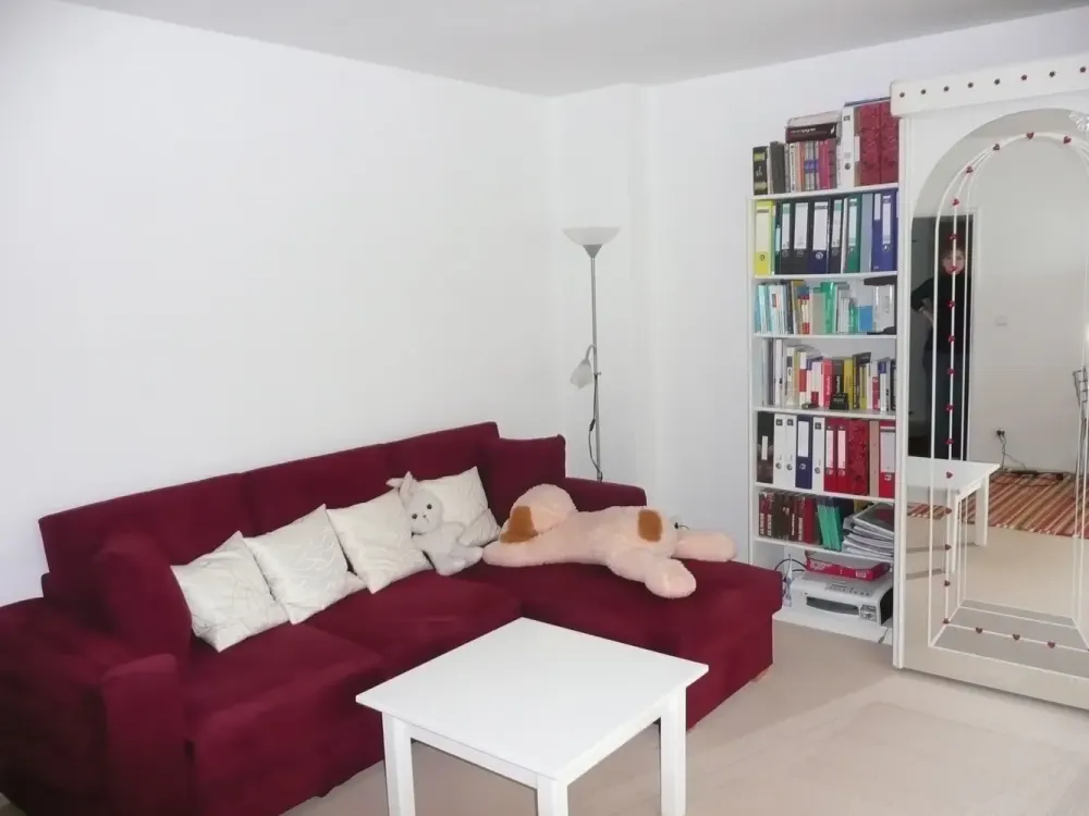 CENTRALLY LOCATED APARTMENT!
