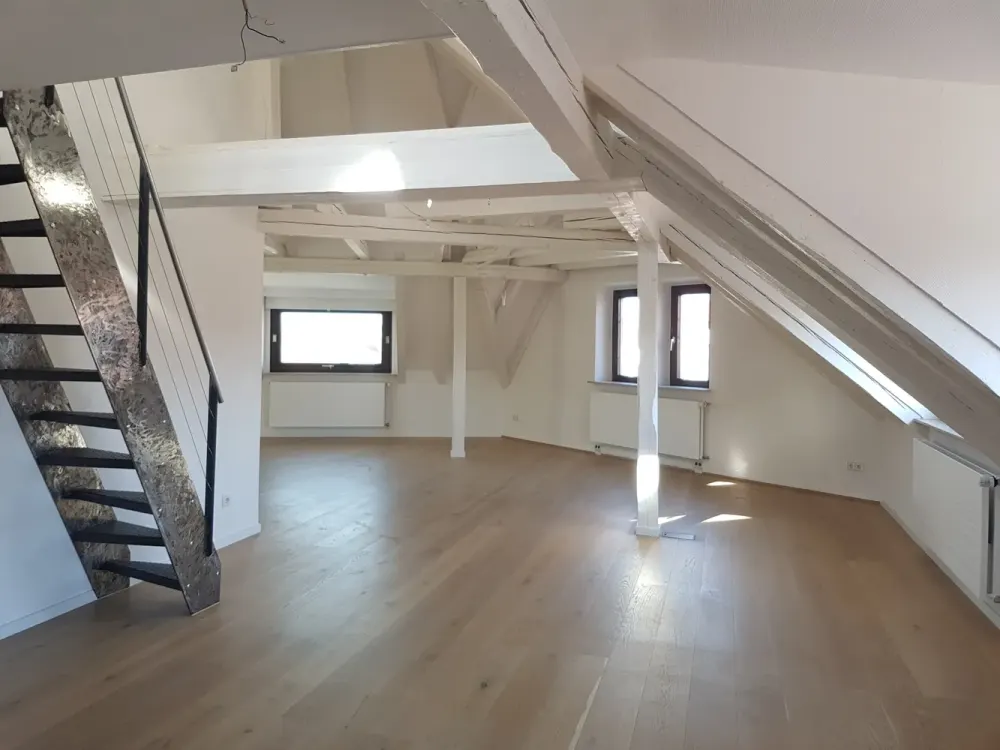 Penthouse with Elevator Directly into the Apartment, 144 m² of Living Comfort Above the Roofs of Zirndorf
