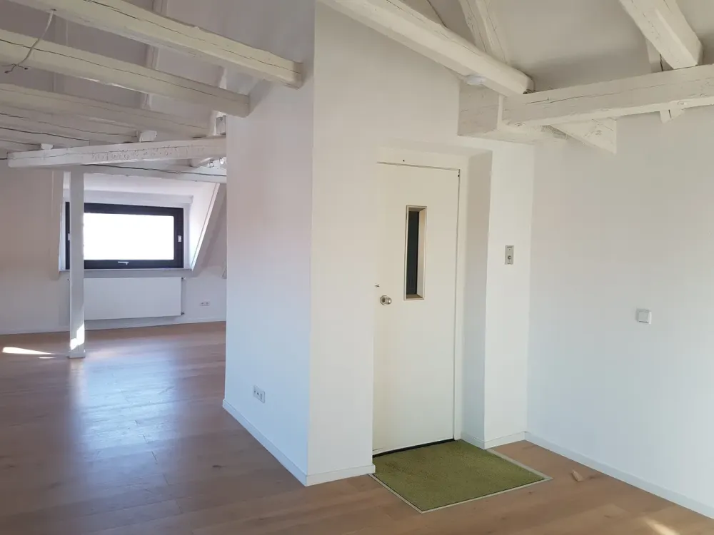 Penthouse with Elevator Directly into the Apartment, 144 m² of Living Comfort Above the Roofs of Zirndorf