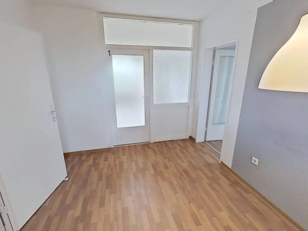 Attention Students & Trainees: Cozy Room in a 3-Person Shared Apartment