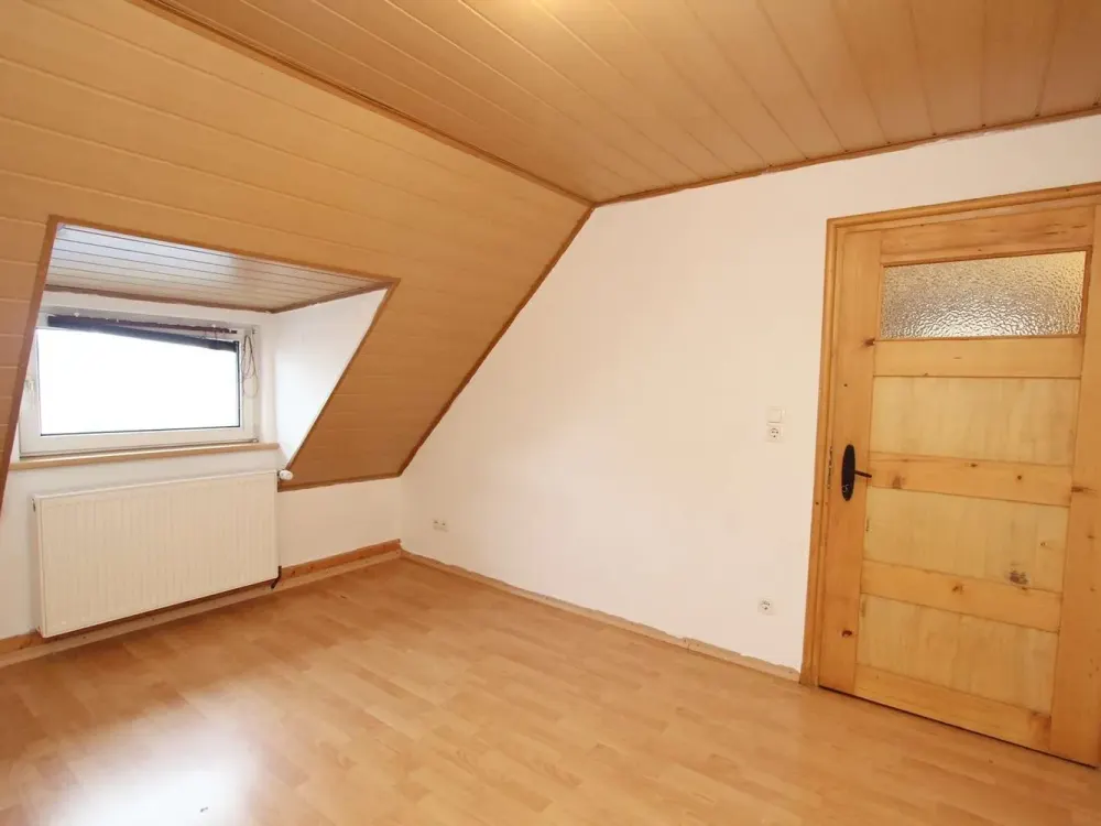 Gemütliche 2-3 ZKB Dachgeschosswohnung mit Fernblick nähe Klinikum