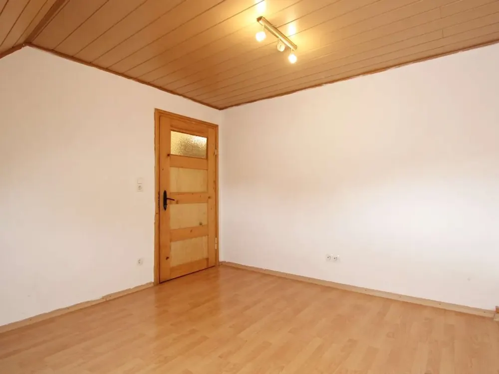 Gemütliche 2-3 ZKB Dachgeschosswohnung mit Fernblick nähe Klinikum