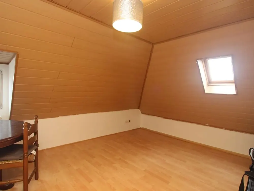 Gemütliche 2-3 ZKB Dachgeschosswohnung mit Fernblick nähe Klinikum