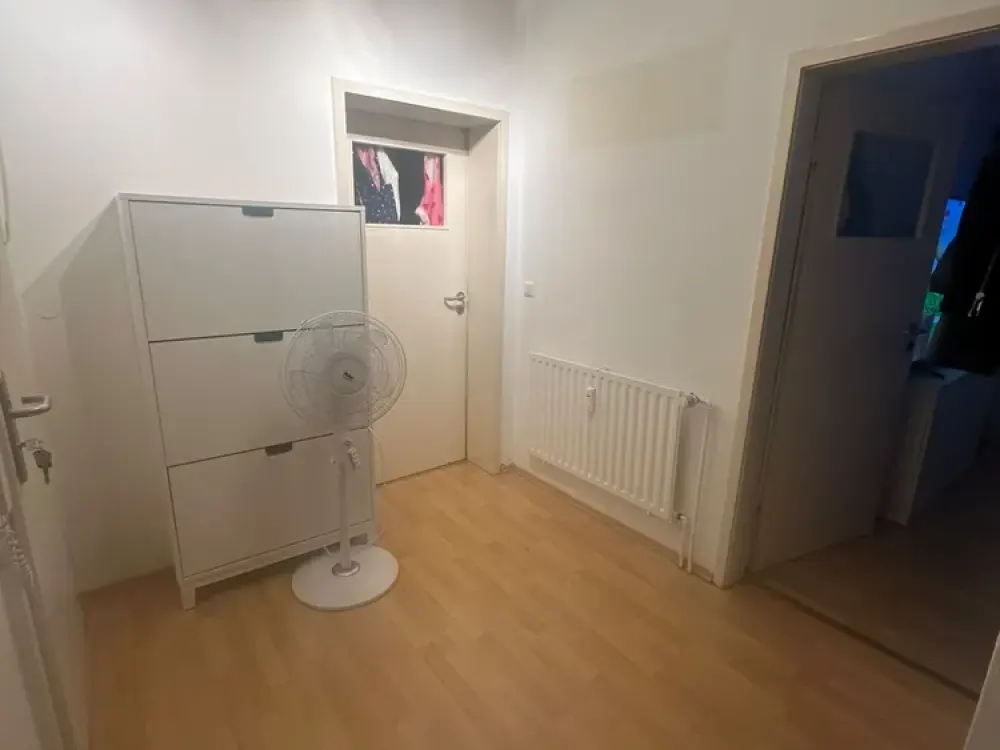 Stuttgart Ost: 2-Room Attic Apartment with Practical Layout