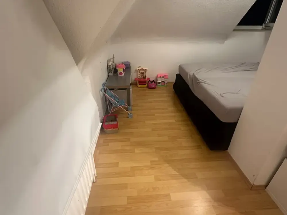 Stuttgart Ost: 2-Room Attic Apartment with Practical Layout