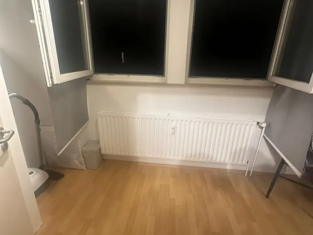 Stuttgart Ost: 2-Room Attic Apartment with Practical Layout