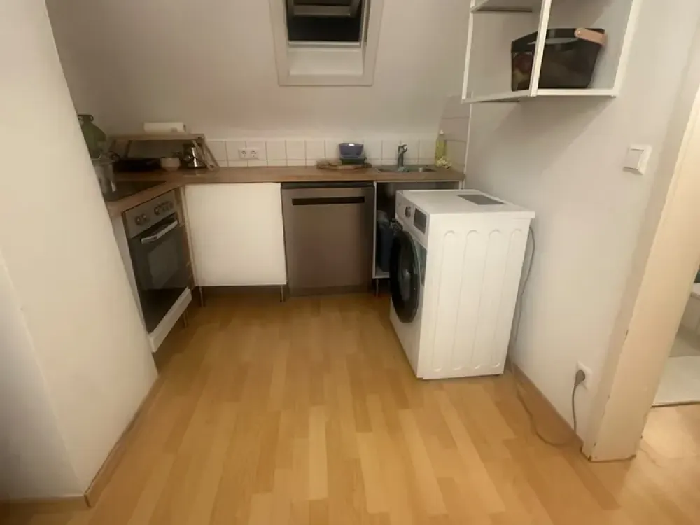 Stuttgart Ost: 2-Room Attic Apartment with Practical Layout