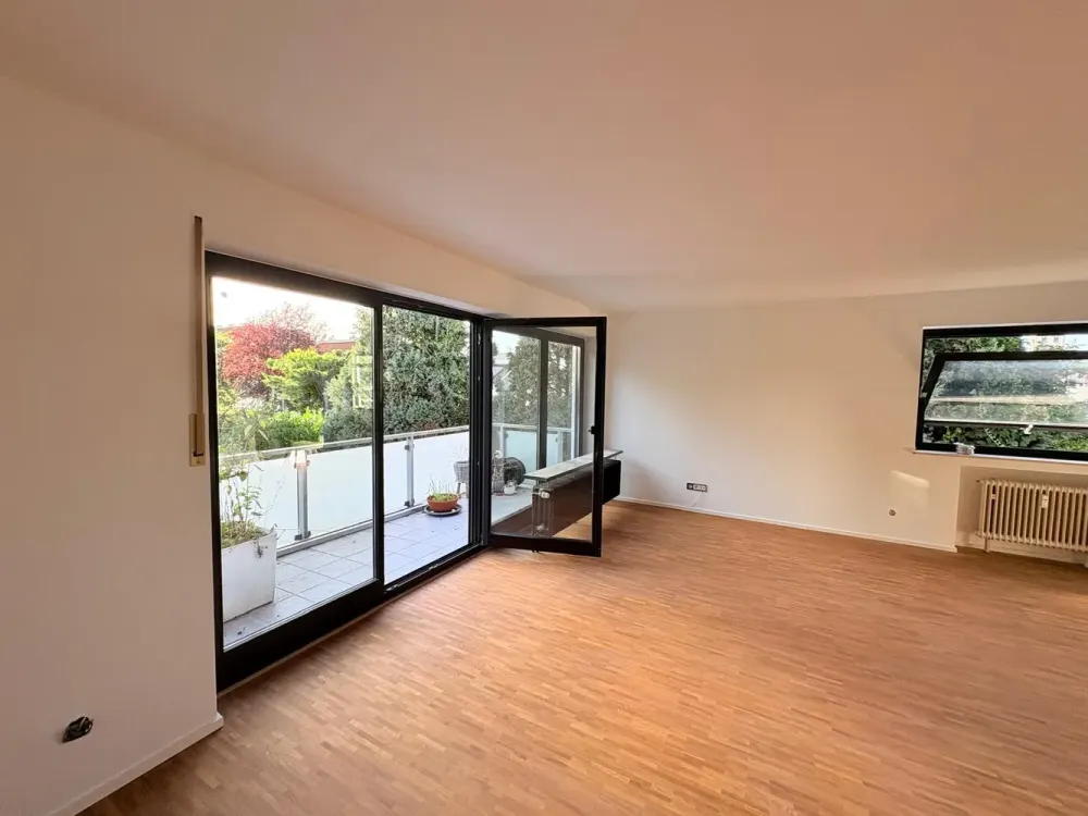 Living Space in Kaarst: Bright 3-Room Apartment with Balcony
