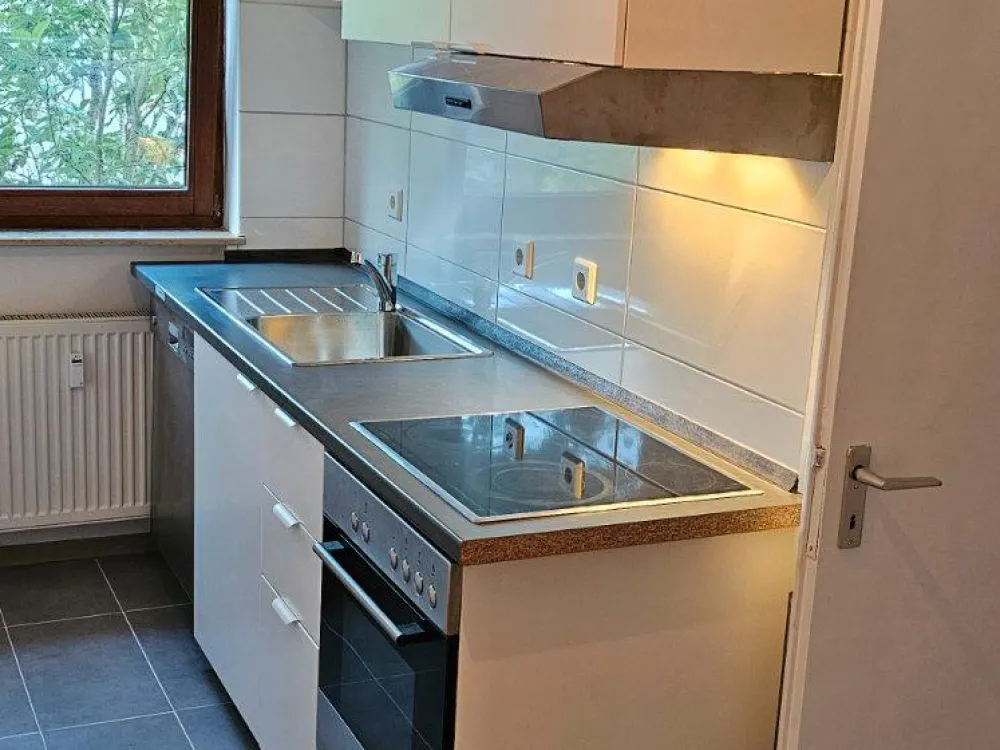 2.5-Room Apartment with Built-in Kitchen in Leonberg