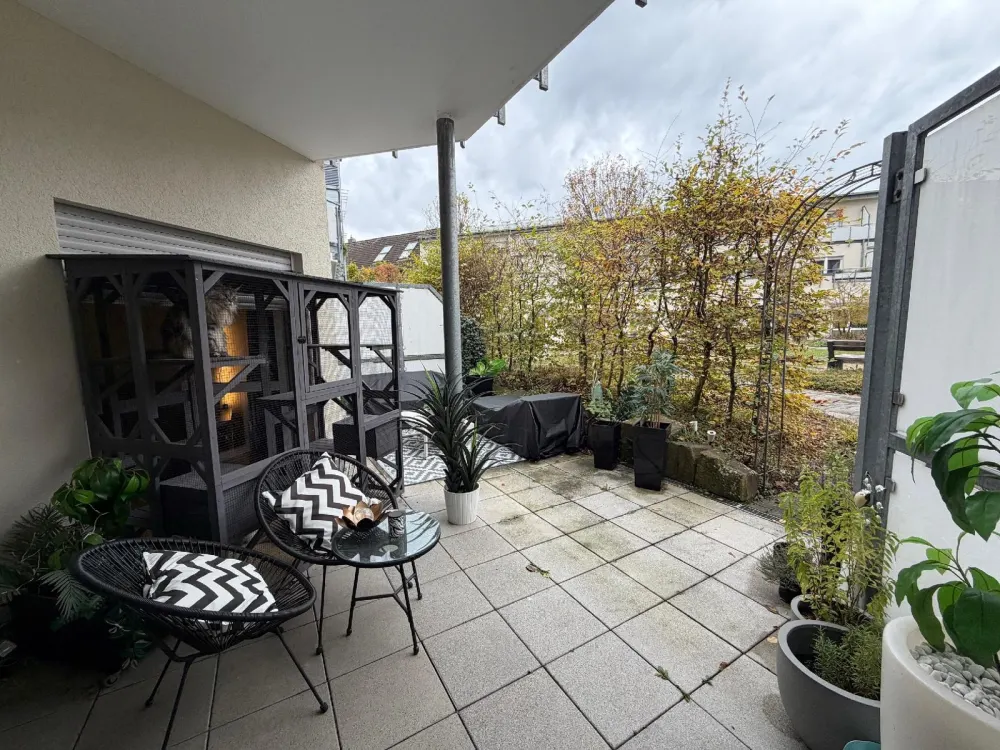 Your Dream Home in the Heart of Schlebusch Well-Maintained 2-Room Apartment with Large Terrace