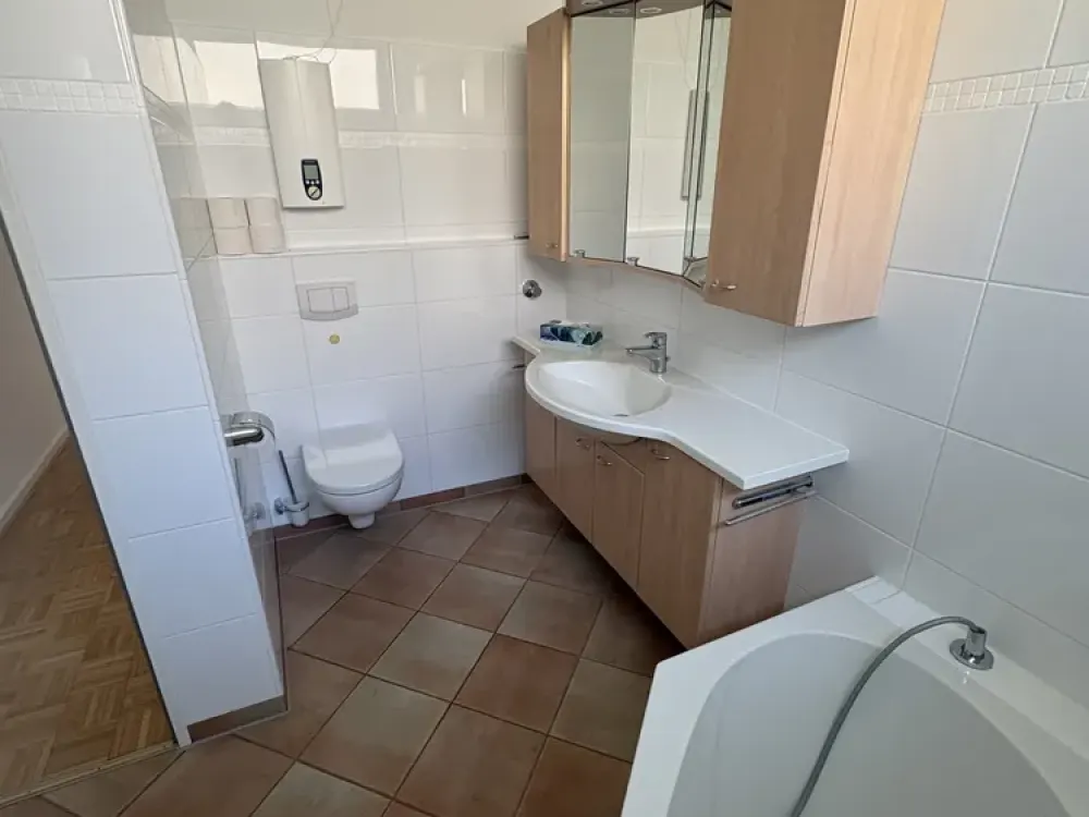 Beautiful, bright apartment after complete modernization - 200m air distance to the Rhine - from private owner