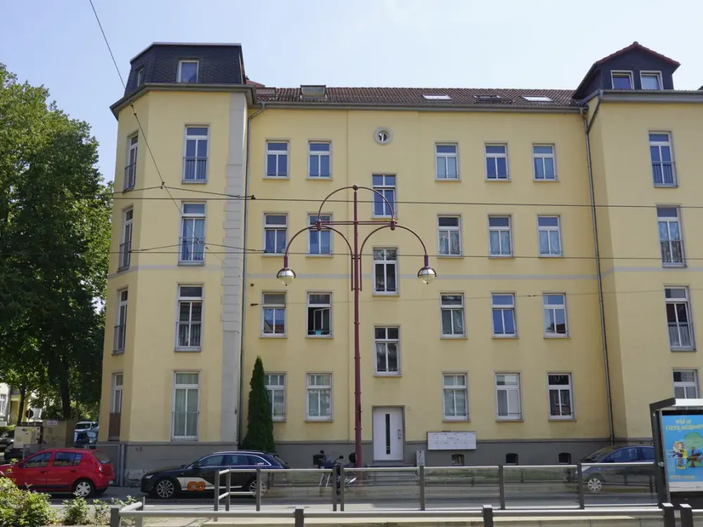(SMALL) 5-ROOM APARTMENT! - Here is space for the (small) family!